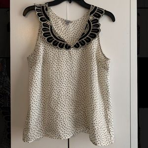 Collared sleeveless blouse